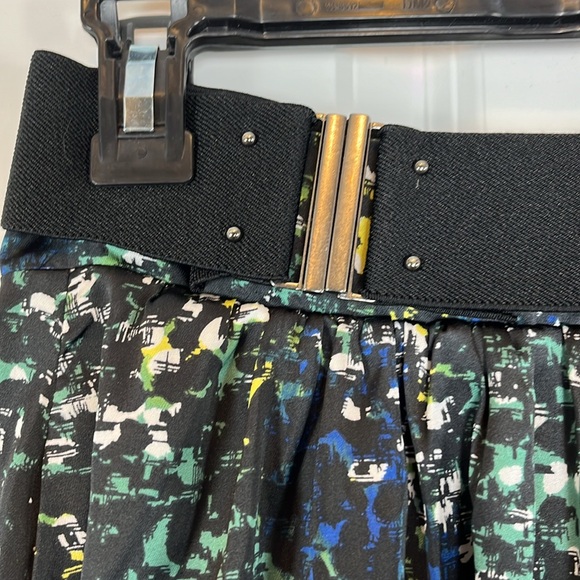 BCBG Generation Patterned Skirt | Size 6 - Picture 4 of 9